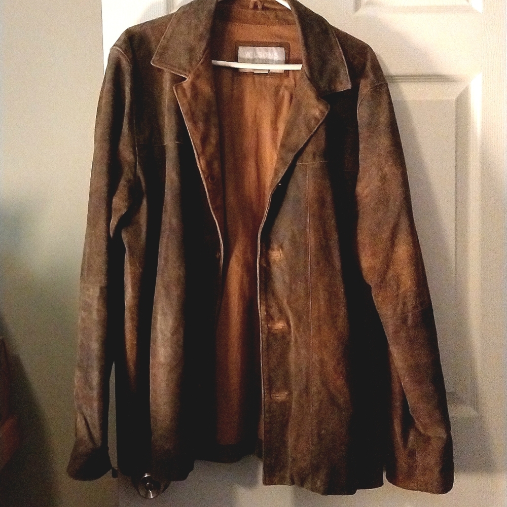 Wilsons Leather Jacket M. Julian, size Medium Crafted in India. Inside Pockets